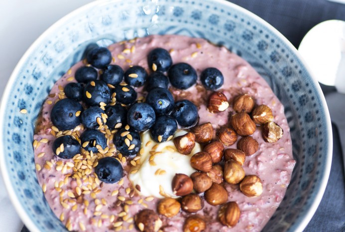 MOMA-Blueberry-Hazelnut-Bircher-Muesli-6