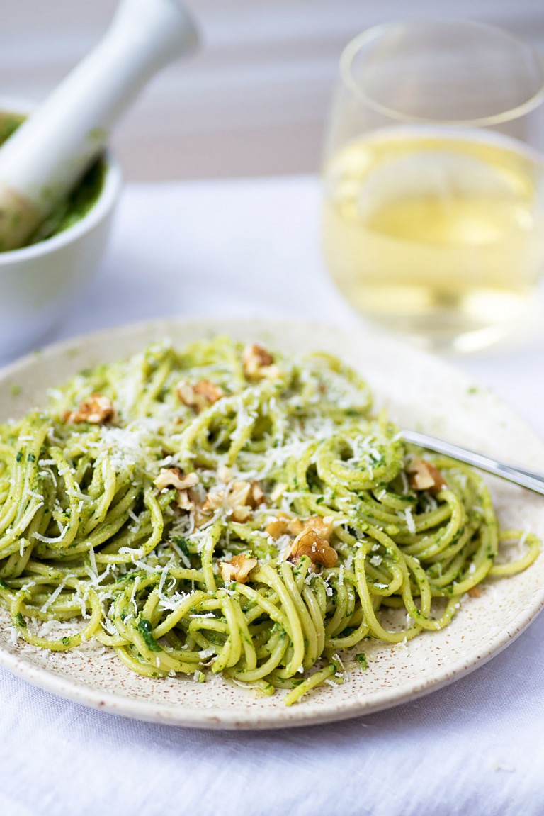 Spaghetti with Rocket and Walnut Pesto - Mondomulia