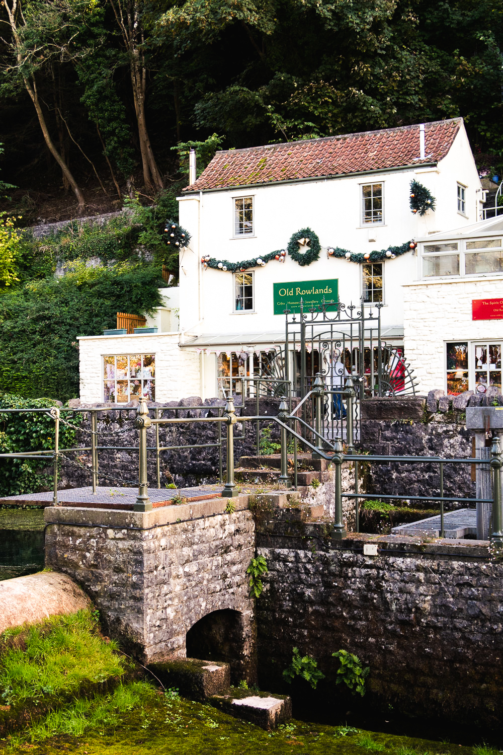 The village of Cheddar Gorge in Somerset, England is where the famous cheese comes from | A Day in Cheddar with The Cheddar Gorge Cheese Company | Mondomulia