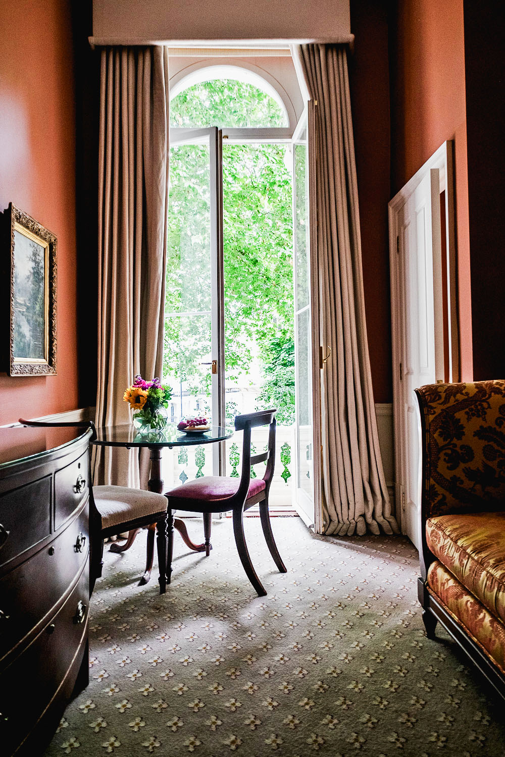 Junior Suite at Roseate House London, a luxury boutique hotel with 48 rooms and suites across three connecting Grade-II townhouses in Westbourne Terrace | Mondomulia